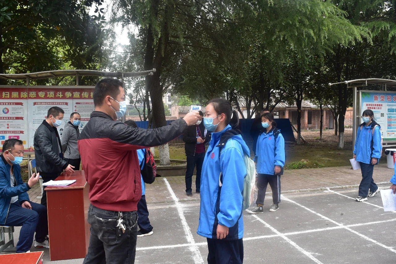 战疫益教行全真模拟开学演练落实落细防控要求丨大通湖区一中精心组织