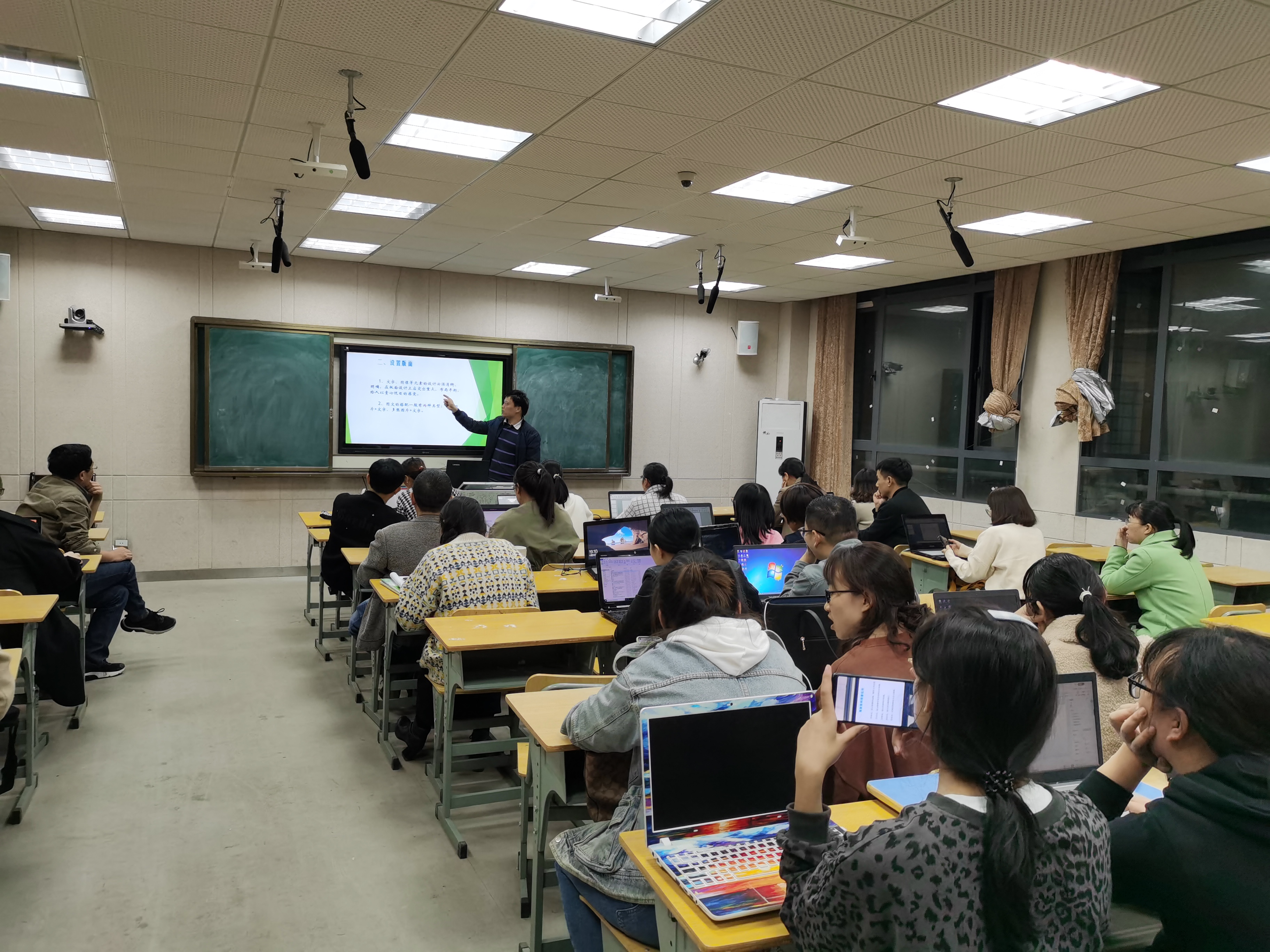大通湖区一中教师"充电"忙