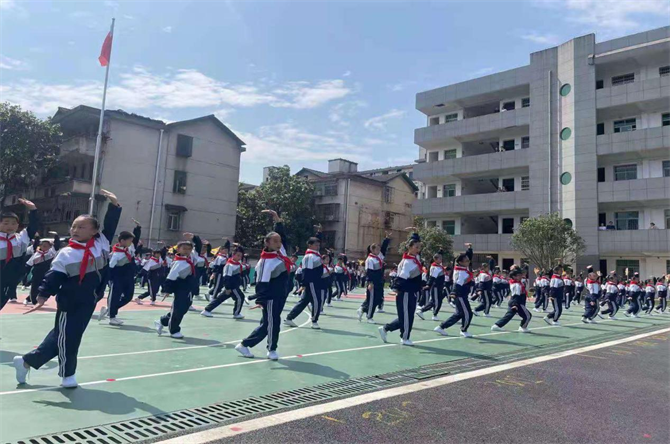 沅江市芙蓉学校阳光大课间精彩齐绽放