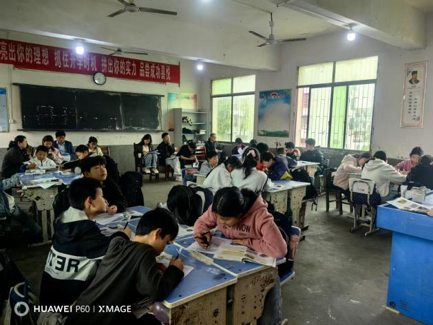 沅江市泗湖山镇中心学校小学科学教学比武绽放异彩